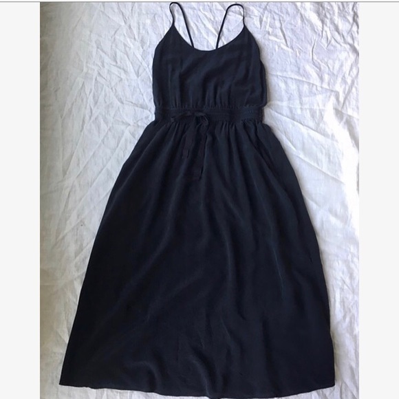 Black silk Wilfred Aritzia dress midi racerback - Picture 1 of 4